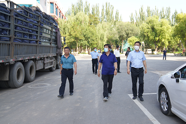 黨委書(shū)記馮印濤檢查校園整體環(huán)境建設(shè)進(jìn)度