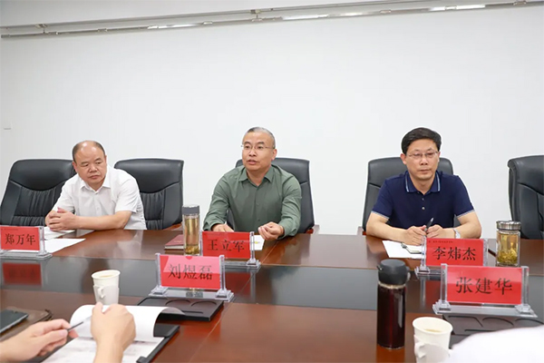 江蘇食品藥品職業技術學院副院長張建華到訪我院