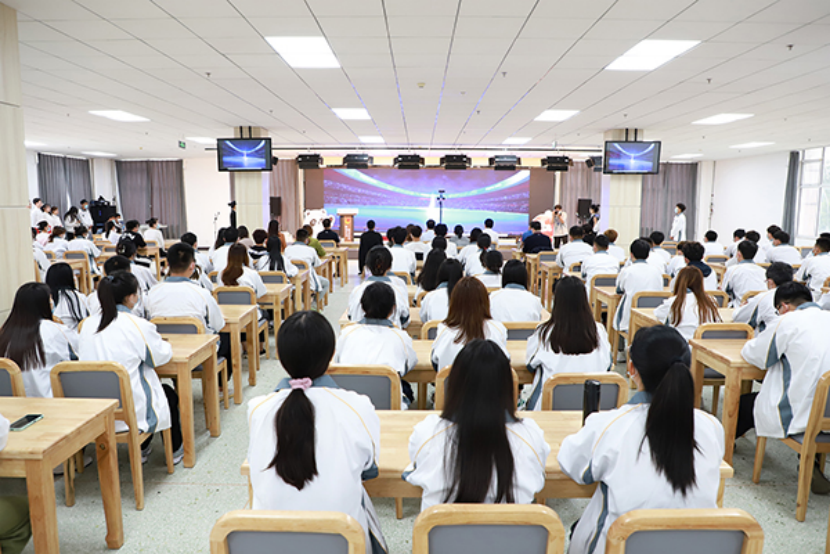學院舉行“展風采燃情冬奧 誦黨恩筑夢青春”迎冬奧志愿者培訓暨師生朗誦藝術團成立儀式