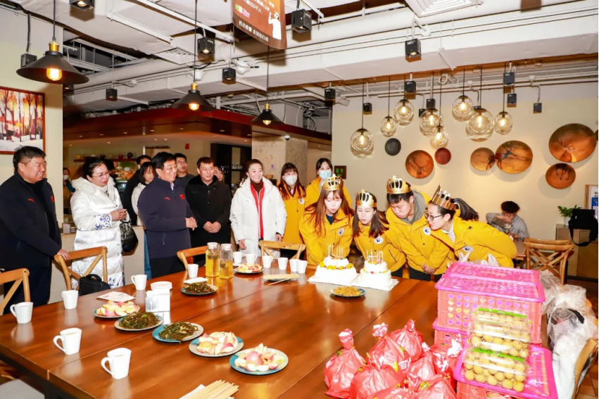 黨委書記馮印濤看望慰問我院冬奧志愿者