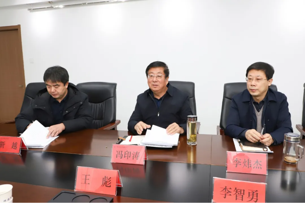 黨委書記馮印濤與復利集團總經理李智勇進行座談