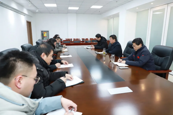 相約冬奧——扛紅旗、當(dāng)先鋒 | 黨委書記馮印濤就強(qiáng)化校園疫情防控工作提出要求