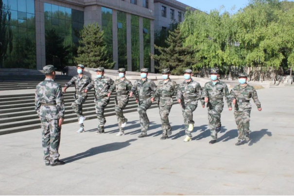 黨委書記馮印濤看望慰問我院在訓民兵