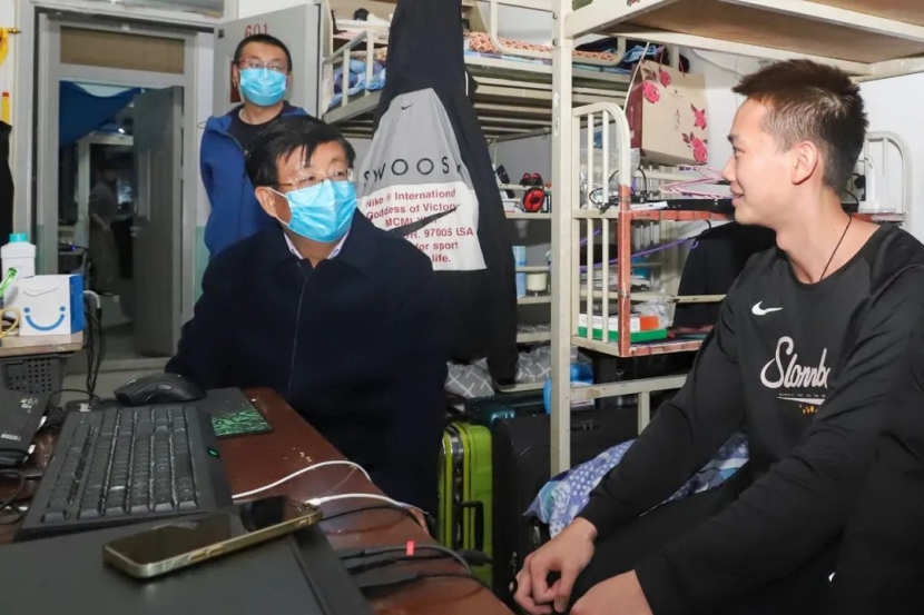 黨委書記馮印濤深入學生宿舍、餐廳進行走訪檢查