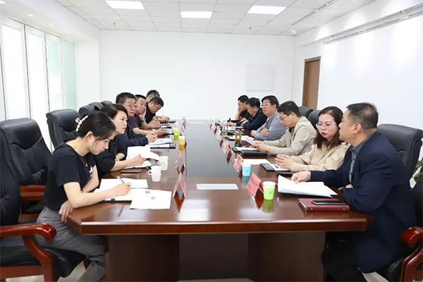 黨委書記馮印濤與東勝集團張家口城市公司董事長劉愛軍座談